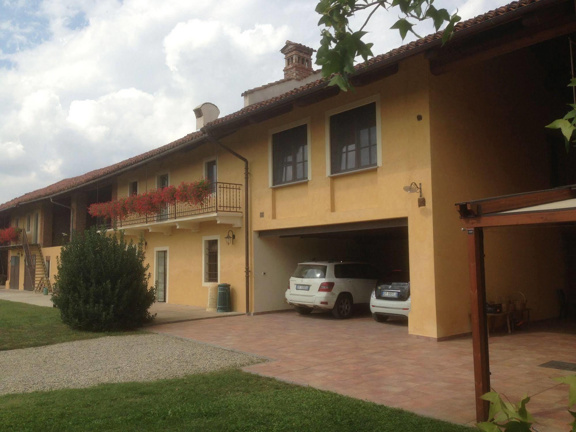 Quattro Gatti Bed & Breakfast Airasca ภายนอก รูปภาพ