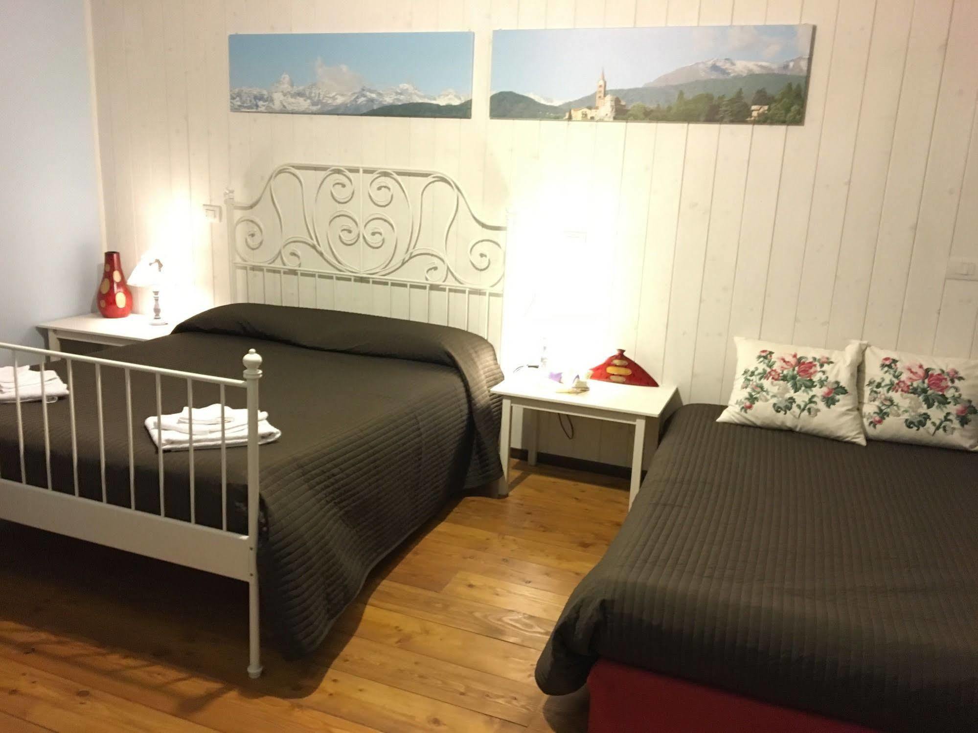Quattro Gatti Bed & Breakfast Airasca ภายนอก รูปภาพ