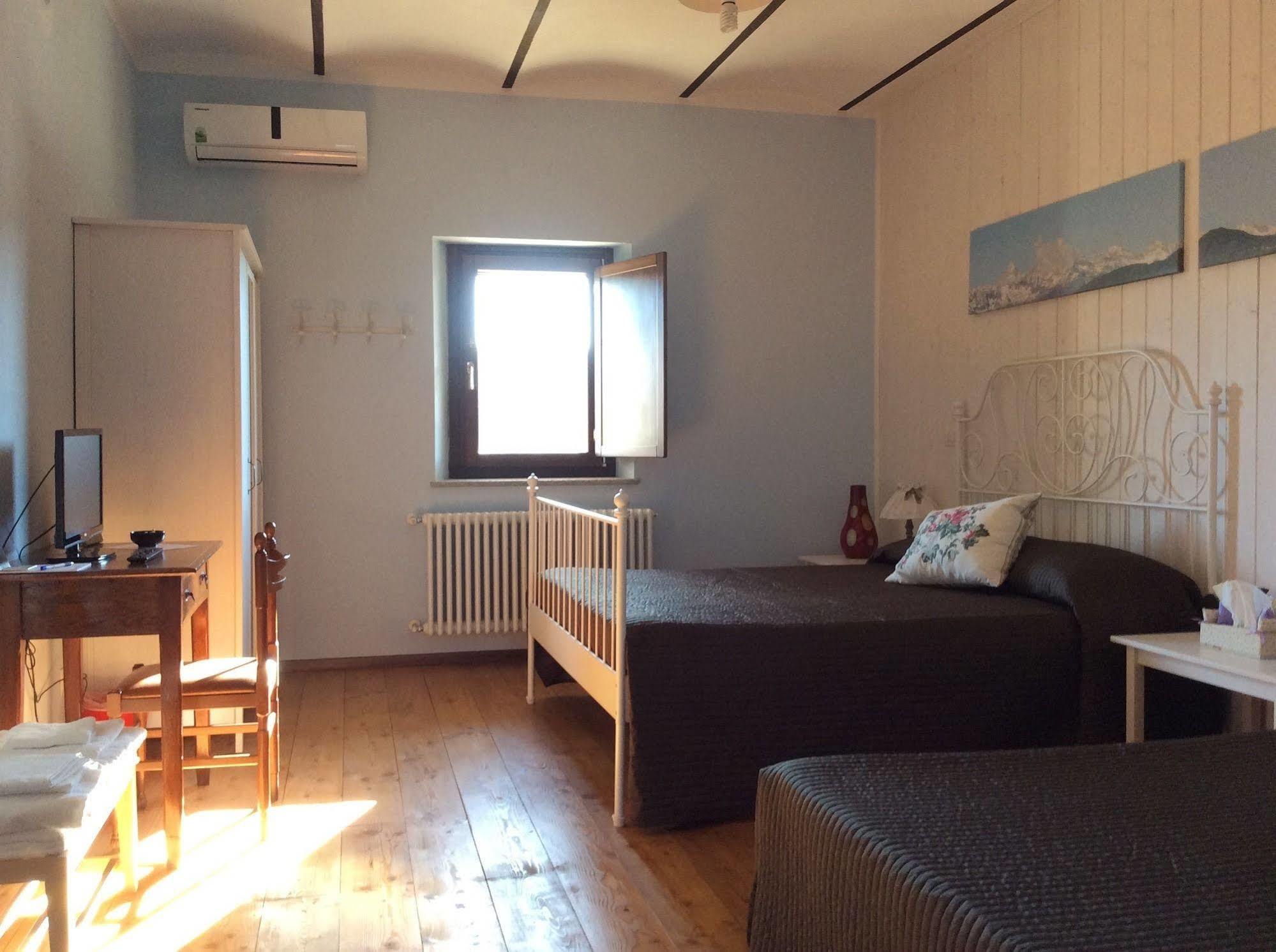 Quattro Gatti Bed & Breakfast Airasca ภายนอก รูปภาพ