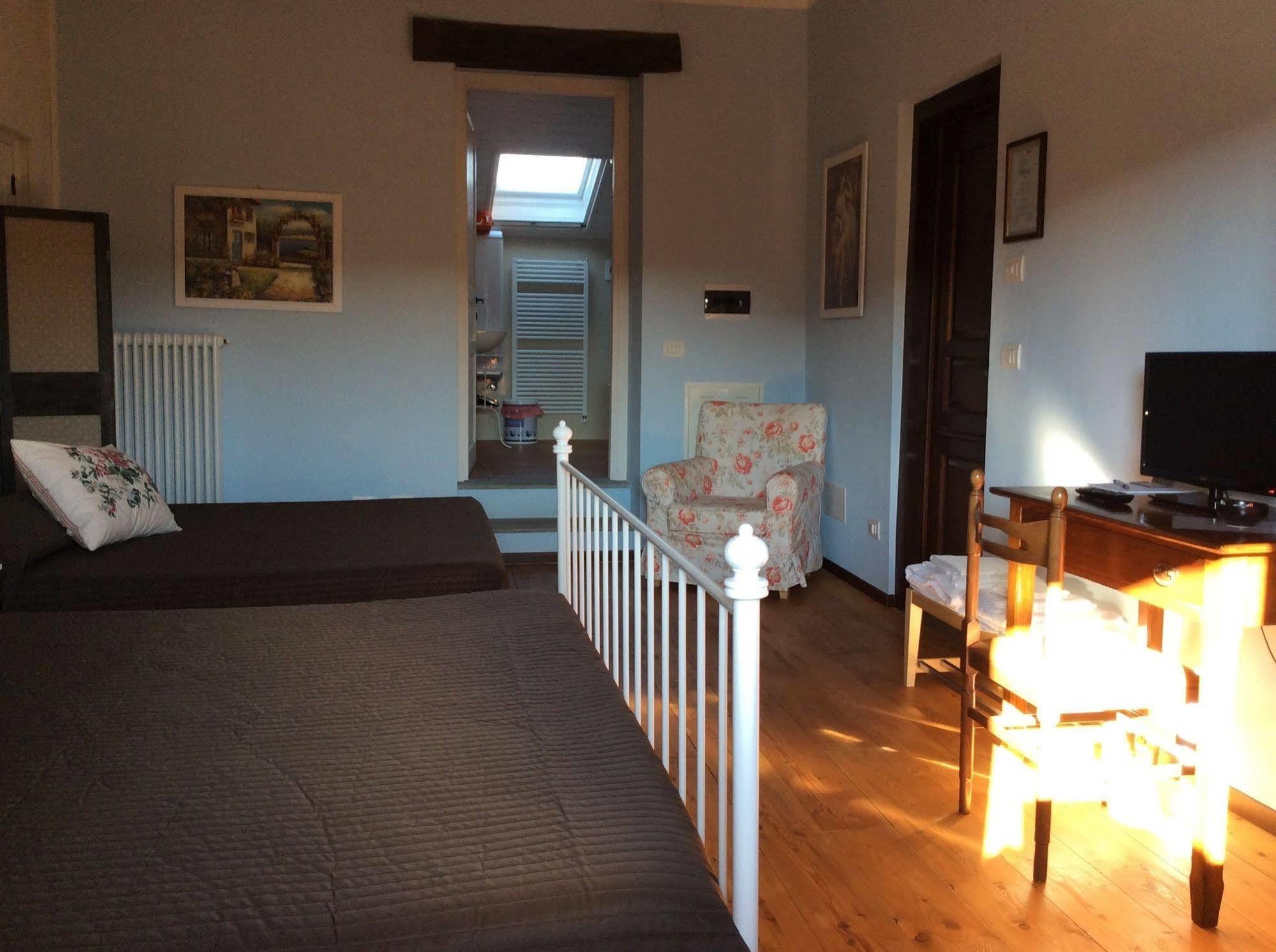Quattro Gatti Bed & Breakfast Airasca ภายนอก รูปภาพ
